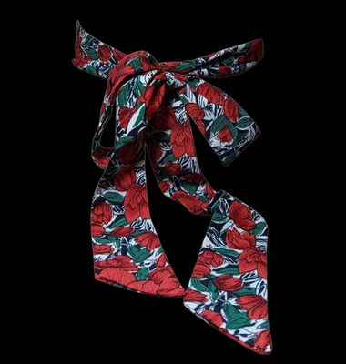 Bata o Vestido Corbata Cinturón Rojo Verde Negro Flores y Hojas 68" Foto 1 de 4