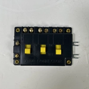 Atlas Connettore di Alimentazione a Binario Elettrico con Tre Interruttori On/Off (Scala HO/N) - Foto 1 di 5