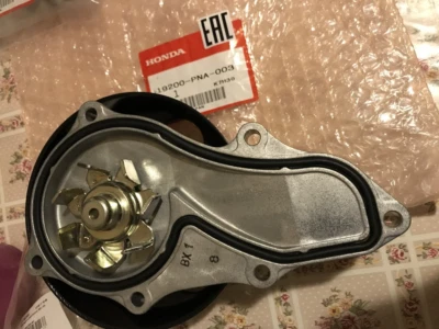 Bomba de agua Honda CR-V Civic Acura RSX 2,0 L genuina con junta 19200-PNA-003 OEM Foto 1 de 2