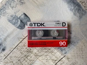 TDK D90 NORMAL tape 1985 EUROPA-USA MARKET cassetta sealed con piccolo strappo - Foto 1 di 7