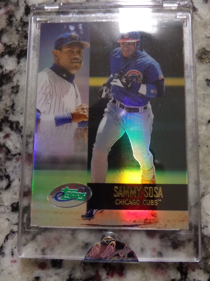 SAMMY SOSA (Chicago Cubs) 2002 TOPPS ETOPPS REFRACTOR ENCASED CARD #22 - Image 1 of 1