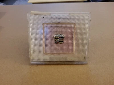 Luz de cortesía para puerta Cadillac Fleetwood Deville Brougham 1977-1992 con lente OEM 1 Foto 1 de 3