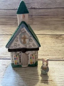 Porzellan aufklappbare Schmuckschatulle Osterdorf Kirche Osterhase Hase 4x1,75" - Bild 1 von 7