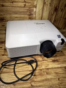 Proyector LCD WUXGA Christie LWU420 con control remoto y montaje en pared - Imagen 1 de 8