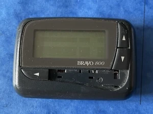 Daviscomm Bravo 800 - (czarny) Kompaktowy retro mobilny pager - wyświetlacz LCD 4 linie - Zdjęcie 1 z 2