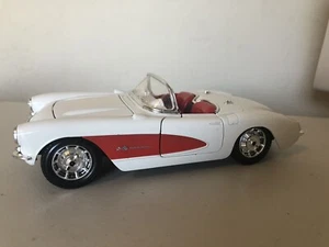 1957 Chevrolet® White / Red Convertible Corvette® Burago 1:24 Scale Diecast Car - Picture 1 of 10