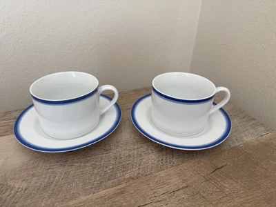 Juego de 2 tazas y platillos de café de caja y barril mono porcelana con borde azul blanco Foto 1 de 4