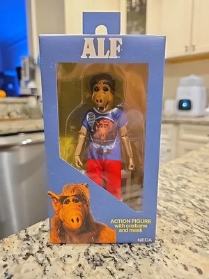 Figura de acción NECA Alf 5,5 pulgadas con disfraz y máscara 2025 Foto 1 de 3