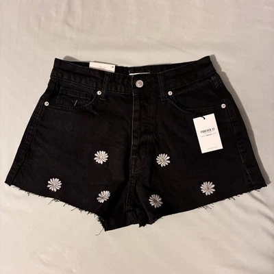 Pantalones Cortos de Denim Forever 21 Para Mujer Bordados Margaritas Negros Deshilachados Talla 28 Foto 1 de 2