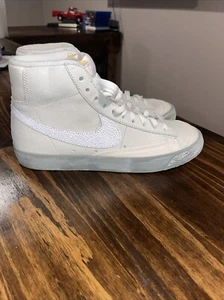 Nike Blazer Mid '77 EMB Sneaker Size 9 - New No Box - Picture 1 of 6