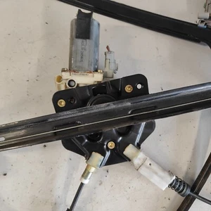 2006 PEUGEOT 206 CC DRIVER FRONT RIGHT SIDE WINDOW MOTOR REGULATOR 105771-101 - Picture 1 of 8