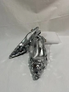Silberner Slingback Kitten Heel - Größe 38 - geschlossene Zehe - neu nie getragen - Bild 1 von 4
