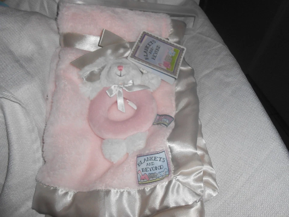 BLANKETS BEYOND  PLUSH  LOVEY SATIN  BLANKET NEW pink bunny animals rattle set Foto 1 de 1