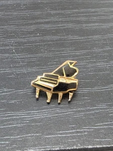 Vintage Black & Gold Tone Grand Piano Lapel Hat Pin - Picture 1 of 3