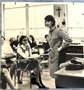 Vtg 1968 Photo Teacher Students Immaculata Preparatory School Washington DC - Imagen 1 de 6