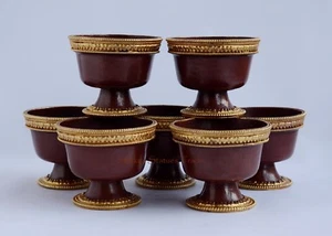 Juego de cuencos de ofrenda tibetanos de aleación de cobre oxidado dorado finamente tallado finamente - Imagen 1 de 7