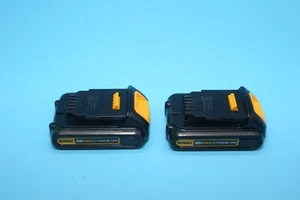 2 New Genuine DEWALT DCB201 20V Compact 1.5 Ahr Li-Ion Battery - Bulk Package - Picture 1 of 4