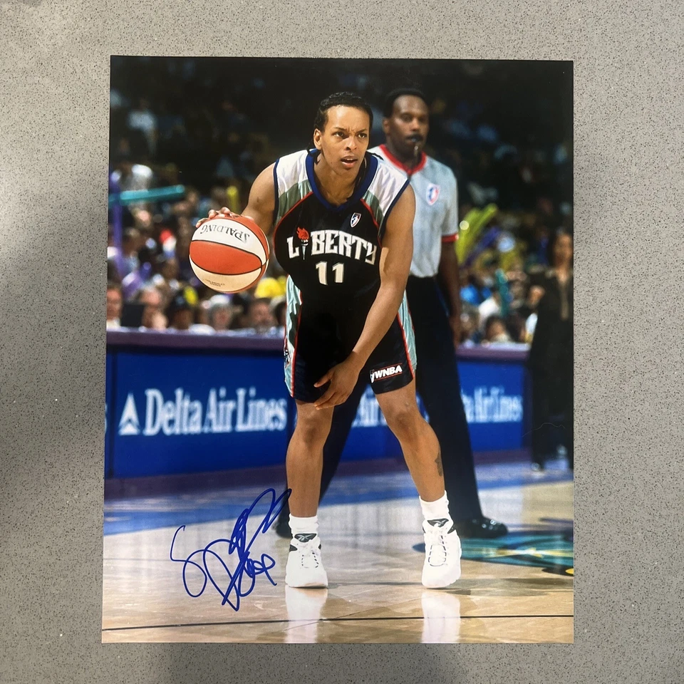 TERESA WEATHERSPOON signed NEW YORK LIBERTY 8X10 photo - Image 1 of 1