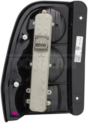 Задний фонарь в сборе Dorman 1610351 подходит для Chevrolet Trailblazer 2002 - 2009 годов выпуска - Изображение 1 из 4