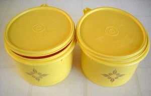 2 VINTAGE TUPPERWARE RETRO YELLOW STORAGE CONTAINERS + LIDS 263-15 238-13/15 VGC - Picture 1 of 4