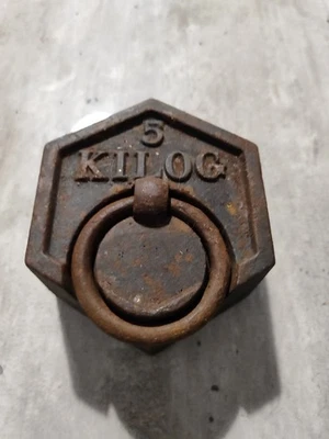 Ancien Poids 5kg Hexagonal  en Fonte pour Balance  - Photo 1/2