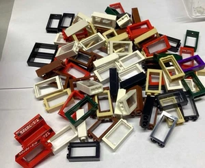 Lego 80 Rosso Bianco Bluastro Grigio Tan Nero Verde Finestre 1 x 2 x 3 Parti Frontali Piatte - Foto 1 di 2