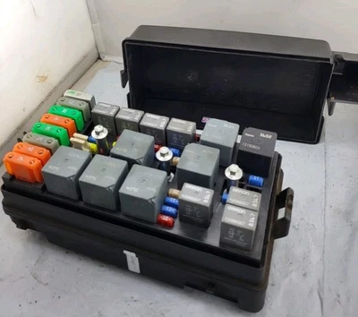 Caja relé de fusibles de motor Saturn Vue 2004 2005 3,5 L 22704222 OEM Foto 1 de 4