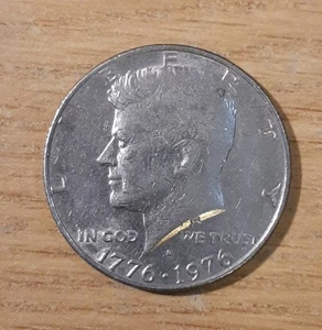 1776-1976-D KENNEDY HALF DOLLAR COIN AMERICA FIFTY DENVER BICENTENNIAL (MM26) - Picture 1 of 2