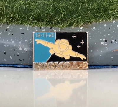 Soviet Sign Badge USSR Space Program Vostok 2, cosmonaut Yuri Leonov, 18.03.1965 - Image 1 of 4