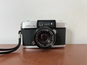 Macchina fotografica vintage Olympus Pen D3 mezza cornice F.Zuiko 32mm F1.7 GIAPPONE testata funzionante - Foto 1 di 7