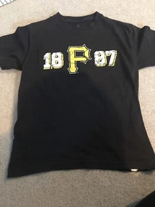 Boys Size Youth Medium 10/12 Pittsburgh Pirates Short Sleeve Top Gently Used - Picture 1 of 2