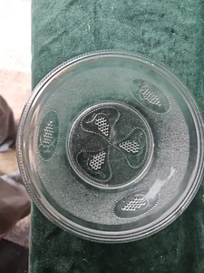 Beaded Grape Medallion  bowl 5 5/8 " Diameter Boston Silver Glass company - Picture 1 of 12