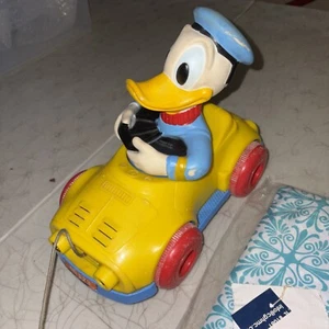 Vintage DONALD DUCK blaues Hemd fahrendes Auto Zugspielzeug 1973 Kohner Walt Disney - Bild 1 von 4
