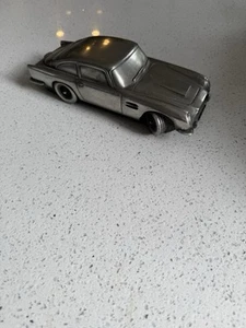 Aton Martin DB5 Desk Top Paper Weight Ornament Rare Great Detail - Picture 1 of 6