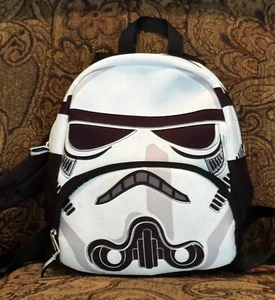 Mochila STARS WARS, Stormtrooper, Blanco y Negro, Avance Rápido, 12.5"x12", Usada en Excelente Condición - Imagen 1 de 6