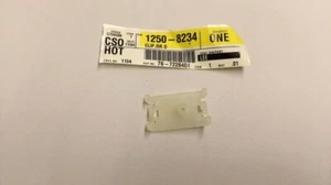 GM 12508234 Front Door Upper Clip For 1993 1995 Oldsmobile 88 - Picture 1 of 3