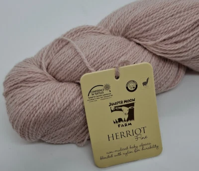 (209 €/kg):  100 g Juniper Moon HERRIOT FINE, Baby-Alpaka, Fb. 2052 #7568 - Bild 1 von 2