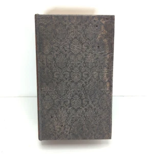 Caja de almacenamiento de libros de imitación cuero secreto patrón de filigrana magnético forrado con cierre usado - Imagen 1 de 14