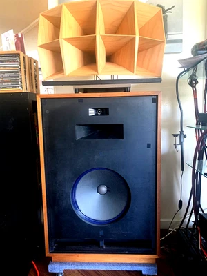 BEAUTIFUL KLIPSCH CORNWALL SPEAKERS WITH HAND CRAFTED WOOD HORNS EXCELLENT - Image 1 of 4