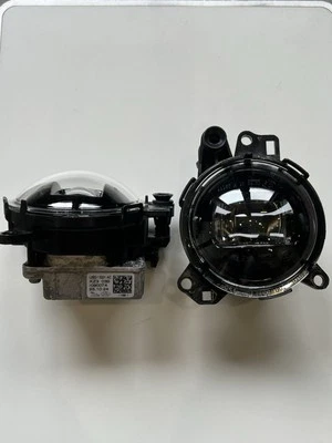 GENUINE LAND ROVER DEFENDER L663 2020+ FRONT FOG LIGHT L8B2-15201-AE PAIR - Image 1 of 3