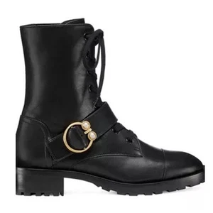 Nuevo con etiquetas Botín de Combate Stuart Weitzman Cuero Anillo de Perlas Negro 35-35.5 / EE. UU. 5 - Imagen 1 de 4