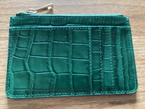 Cartera portatarjetas de cuero verde en relieve F&W Carrie - Imagen 1 de 3