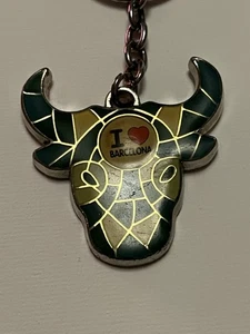 Barcelona Bulls Head. Metal Keyring Keychain. VG. Green/Yellow. - Picture 1 of 7
