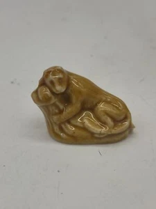 Estatuilla de león en miniatura de porcelana vintage de Wade Whimsies - Imagen 1 de 6