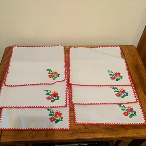 Vtg Set ~ 6 8" sq Napkins Embroidered Floral on White Red Trim Luncheon ~ Linen? - Picture 1 of 6
