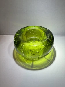 Massive grüne Glas Votivkerzenhalter Briefbeschwerer schwer 3,5" Kunst Wohndeko - Bild 1 von 4