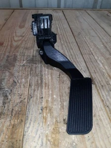 07-11 ESCALADE ACCELERATOR PEDAL 25832864 - Picture 1 of 12