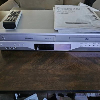 Toshiba SD-V394SU DVD VCR Combo Reproductor VHS Cinta Grabadora con Control Remoto PROBADO Funciona Foto 1 de 4