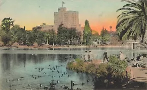 Szene im Westlake Park Los Angeles Kalifornien handkolorierte Postkarte - Bild 1 von 2