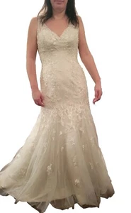 wedding dress, size 12, only tried on, - Picture 1 of 7